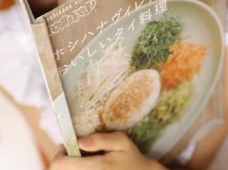 Feilin嗲囡囡 – 网袜写真集分享：就是阿朱啊带你领略潮流与性感的独特视角.txt