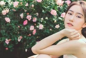 Feilin嗲囡囡 – 芷儿Momoko校服写真集重磅更新，感受青春与梦想的完美结合！.txt