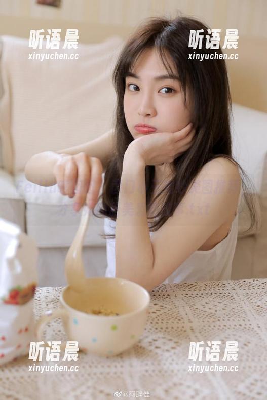 Feilin嗲囡囡-西门小玉 Feilin嗲囡囡 - 西门小玉婚纱美图推荐,分享她的甜美爱情故事.txt