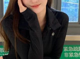 GIRLT果团网 – 走进云菲菲的世界：精选白丝作品集，绽放独特个性.txt