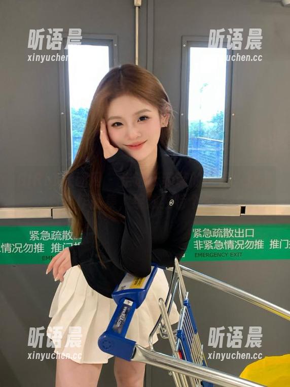 GIRLT果团网 - 走进云菲菲的世界：精选白丝作品集，绽放独特个性.txt