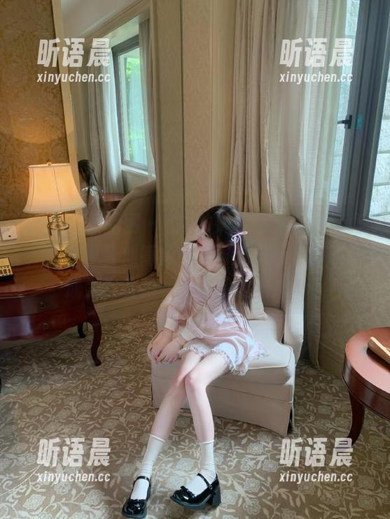 GIRLT果团网 - 蜜桃Q妹儿全套灰丝写真，图片中看似简单却圈粉无数，让你瞬间成为“蜜粉”的秘密武器！.txt