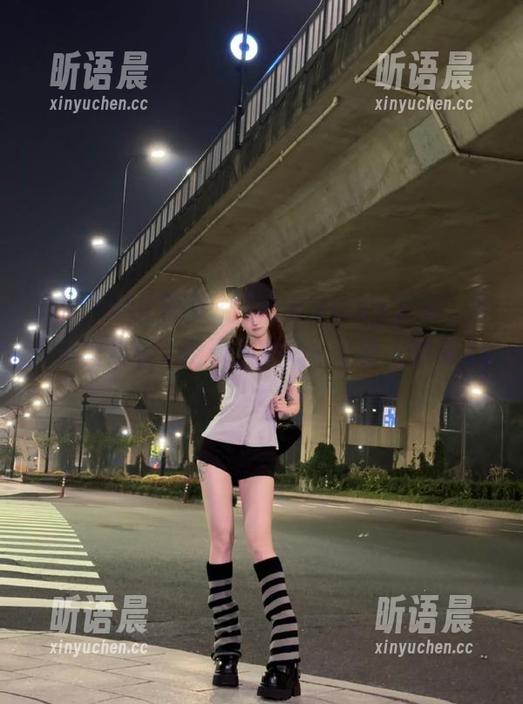 HuaYang花漾-可乐Vicky HuaYang花漾 - “可乐Vicky学妹”写真美图集合,记录下她每一个动人瞬间.txt