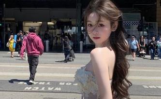 HuaYang花漾 – 熊小诺黑丝魅力写真，原图照片带你领略细腻美感.txt