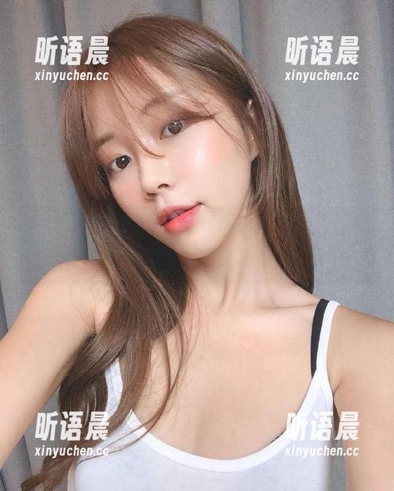 HuaYang花漾-筱慧 HuaYang花漾 - 最新图包来了!筱慧的礼服写真,演绎别样风格与气质.txt