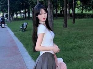 HuaYan花の颜 – 夏季专属福利！沈蜜桃miko泳装图集更新，展现令人心动的海边瞬间.txt