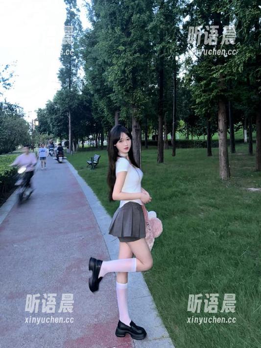 HuaYan花の颜-沈蜜桃miko HuaYan花の颜 - 夏季专属福利!沈蜜桃miko泳装图集更新,展现令人心动的海边瞬间.txt
