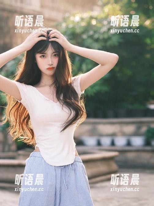 Kimoe激萌文化 - 豆豆私拍原图套装：即使是路人镜头也能捕捉到的灵动.txt