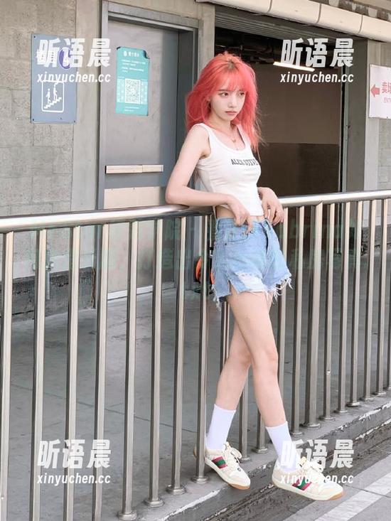 MFStar模范学院 - 看许诺Sabrina如何凭借长腿，打造出令人心动的私房写真.txt