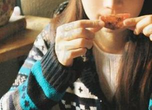MICAT猫萌榜 – 探索萌琪琪Irene的时尚世界：精选图片展现她穿着皮衣的独特魅力.txt