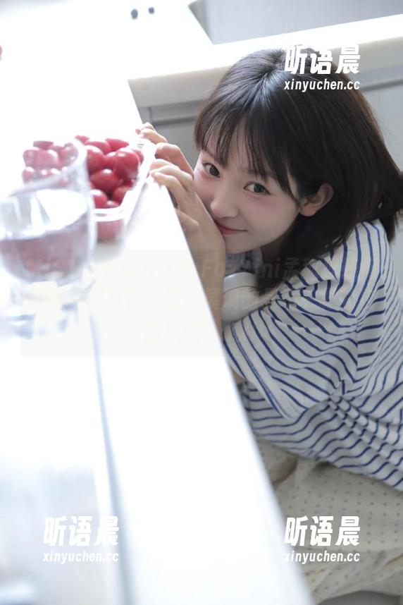 MiStar魅妍社 - 看FoxYini孟狐狸如何驾驭校服写真，图册展现的是不一样的校园风情！.txt