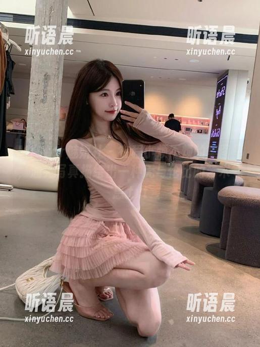 MiStar魅妍社 - 在程小烦不烦的美图里，油亮写真描绘出一种无与伦比的艺术气息.txt
