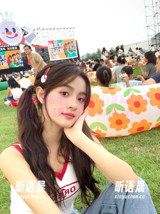 MiiTao蜜桃社 - 小魔女lily独家私房图包：双马尾甜美风格大揭秘.txt