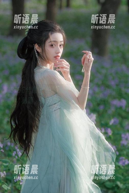 SIEE丝意-佩佩 SIEE丝意 - 在佩佩教室,分享她的美图秘籍,释放创作的无限可能.txt