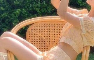 SSA丝社 – 在线分享莉莉的美脚精彩瞬间，欣赏那些令人陶醉的图片，感受她的独特个性！.txt