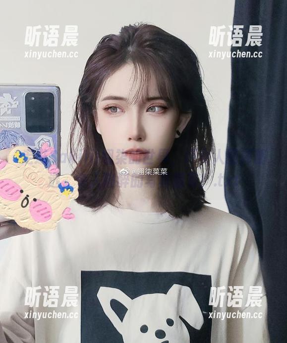 走进Sakiiii翎柒的世界，坏女人图库精选，令人陶醉的写真盛宴！.txt