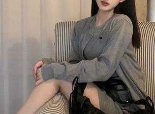 SiHua思话 – 与众不同的韵味，Reya小白裙下的美腿美图合集欣赏.txt