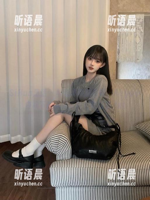 SiHua思话 - 与众不同的韵味，Reya小白裙下的美腿美图合集欣赏.txt