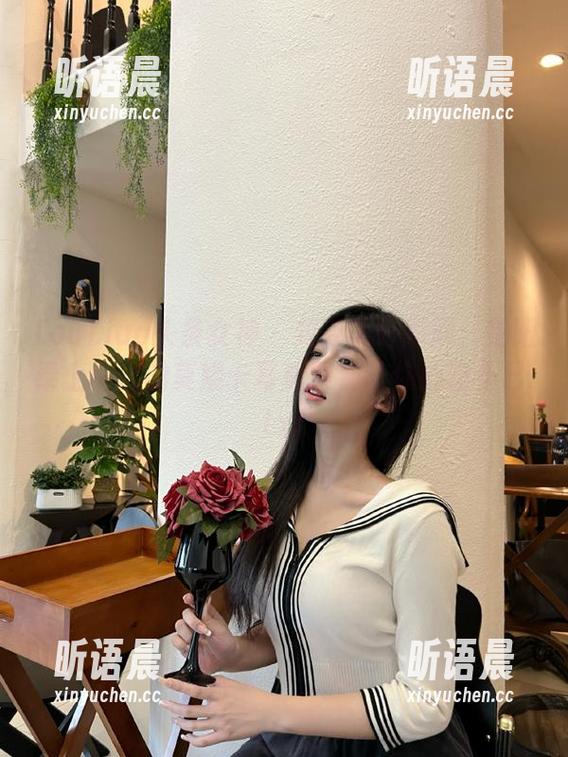 TouTiao头条女神 - 封存美好瞬间：易阳奉上身边的莫妮卡写真集，让你心动不已.txt