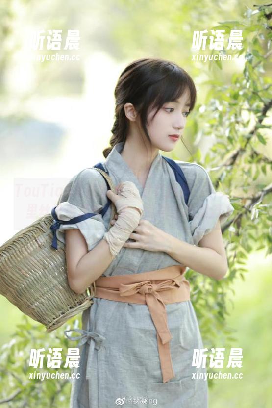 TouTiao头条女神 - 梦幻图包：申美嫣裤里丝性感风情合集，引领时尚潮流.txt