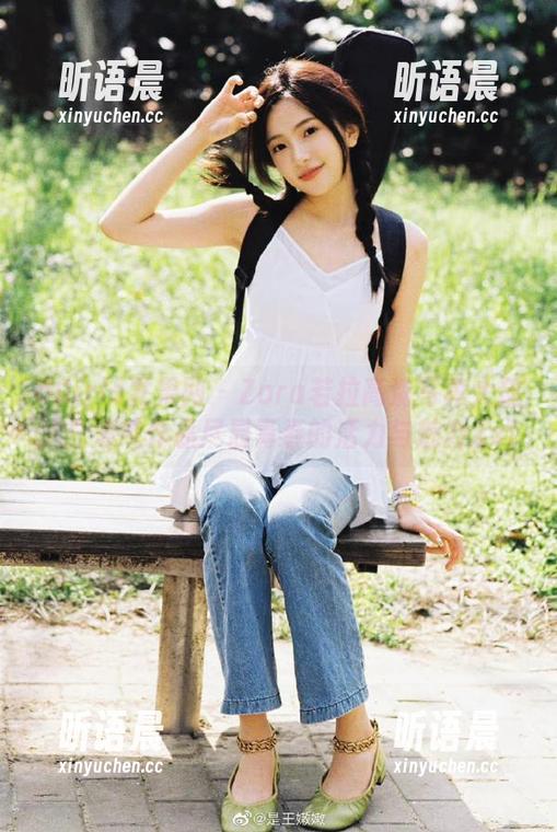UGirls尤果网 - Zora若拉高清写真大放送：清纯作品尽显青春的活力与魅力.txt