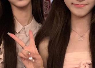 UGirls尤果网 – 超火的李梓然裤里丝套图合集，让人无法抗拒的视觉享受.txt