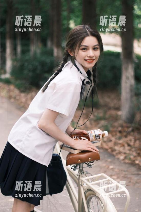 UGirls尤果网-颜美汐 UGirls尤果网 - 颜美汐JK写真高清分享,探索她与青春之间的美妙邂逅.txt