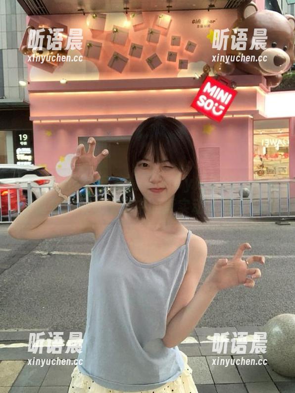 UXING优星馆 - 温馨baby姐姐的无圣光写真集：展现生活中的真实动人图片.txt