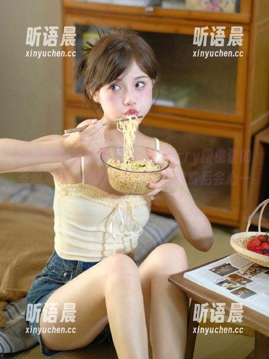 XIAOYU语画界 - 下载Cherry樱桃酱的圣诞写真，网盘中的美丽，欣赏后会心一笑！.txt