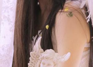 XIAOYU语画界 – 允儿Claire经典吊带私房写真，原图展现少女的纯真与优雅，感受她的魅力！.txt