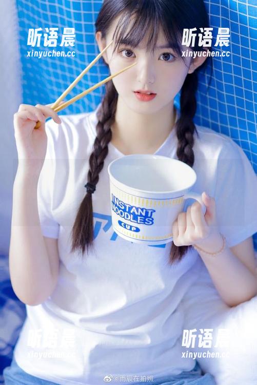 XIAOYU语画界 - 从优雅到性感，周思乔Betty的吊带全套图包展现多面人生！.txt