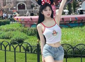 Xiuren秀人网 – Elise谭晓彤自拍作品全新更新，捕捉她每一个动人瞬间。.txt