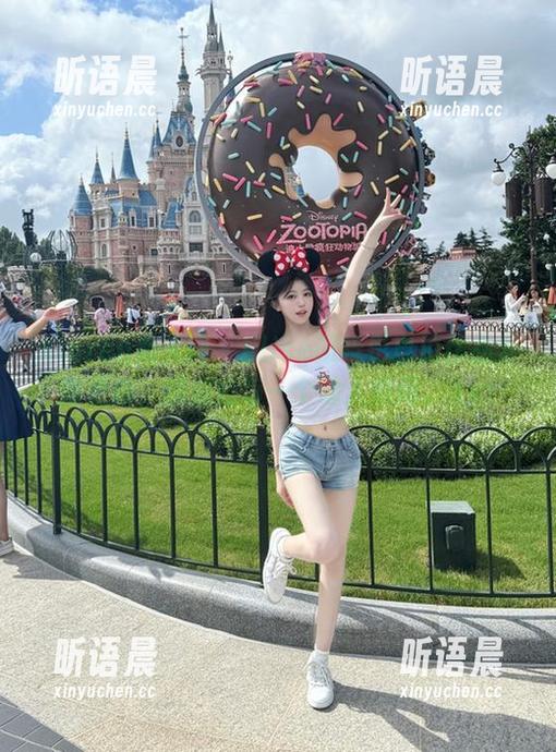 Xiuren秀人网 - Elise谭晓彤自拍作品全新更新，捕捉她每一个动人瞬间。.txt