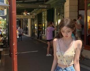 Xiuren秀人网 – Jennifer小若无圣光运动风格套图，完美释放无限魅力与灵动.txt