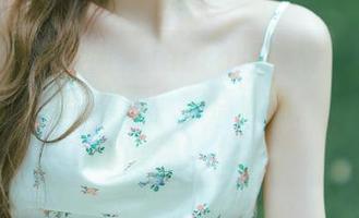 Xiuren秀人网 – laura阿姣展现吊带裙美腿的原图与套图，笑点满满，别怪我没提醒你！.txt