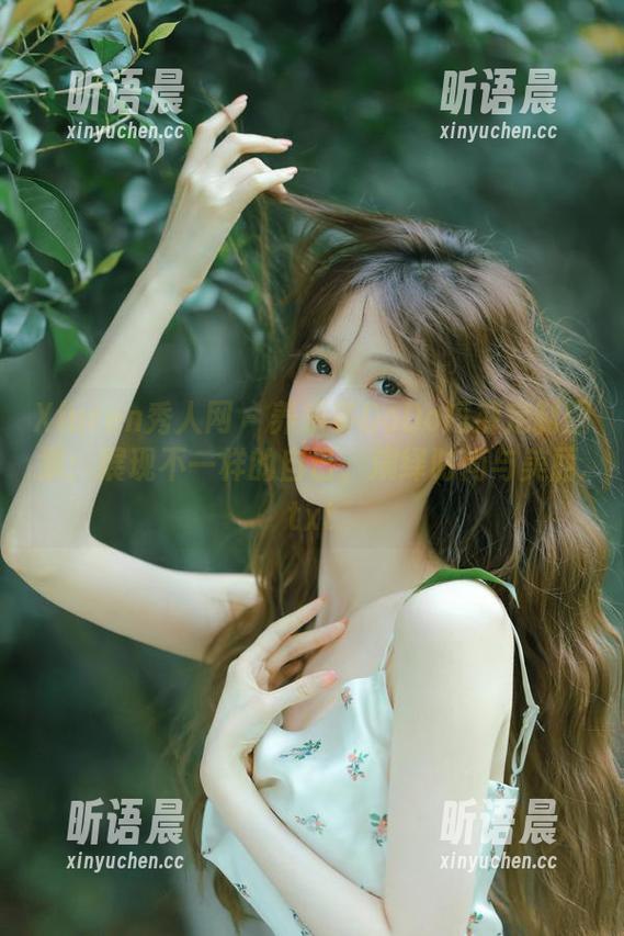 Xiuren秀人网 - 养乐多DoDo短裤定制图集：展现不一样的自己，演绎时尚与美丽.txt