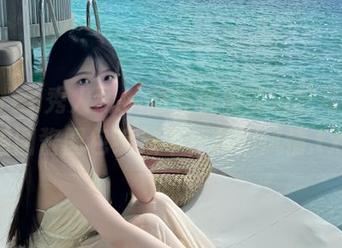 Xiuren秀人网 – 随性优雅的浴缸写真，圆圆酱图包绽放不一样的风情.txt