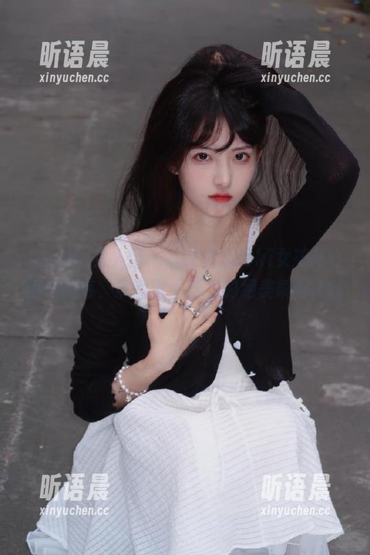 Xiuren秀人网 - 林文文yooki女孩写真精选图库，展现青春活力的绝美瞬间.txt