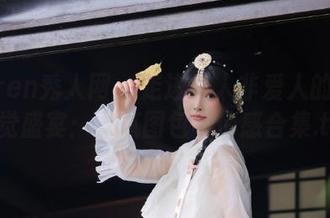 Xiuren秀人网 – 走进良人非爱人的透明视觉盛宴：细腻图包与情感合集.txt