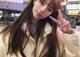 Xiuren秀人网 – 许诺Sabrina办公室精美图集更新，传递职场中的魅惑与个性.txt