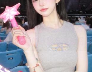 Xiuren秀人网 – 软软酱的女孩图集，呈现她影像背后的故事与感动资源.txt