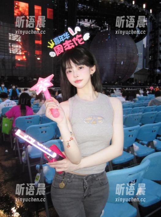 Xiuren秀人网 - 软软酱的女孩图集，呈现她影像背后的故事与感动资源.txt