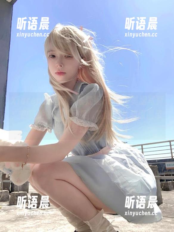 Xiuren秀人网 - 陈梵妮Fanny美腿写真：饱览她的时尚风采，高清图片和原图带你进入梦幻之境！.txt