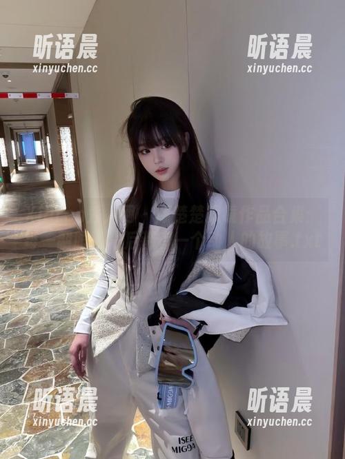 Xiuren秀人网-顾楚楚 Xiuren秀人网 - 顾楚楚眼镜作品合集:每一副眼镜背后都有一个动人的故事.txt