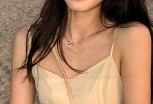 一起感受节日气氛！Yebin(전예빈)的圣诞节超美写真图片合集来袭！.txt