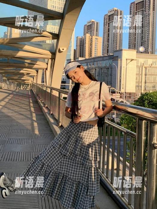 YouMi尤蜜荟-奶油米 YouMi尤蜜荟 - 奶油米私房美图大揭密,秘书角色下的迷人瞬间.txt