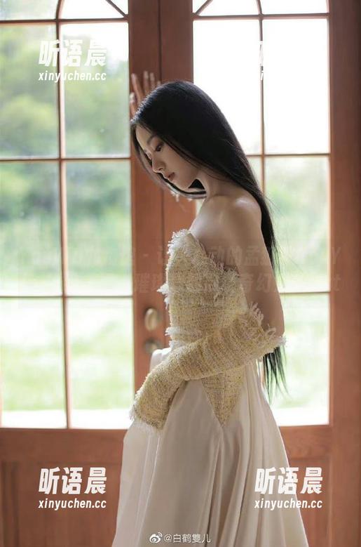 YouWu尤物馆 - 让人心动的孟狐狸FoxYini婚纱美图，璀璨套图展现奇幻之美.txt