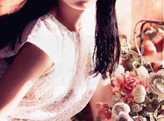 beautyleg – Iris的红裙与梦：高清图库中的每一帧都是生活的浪漫诗篇.txt