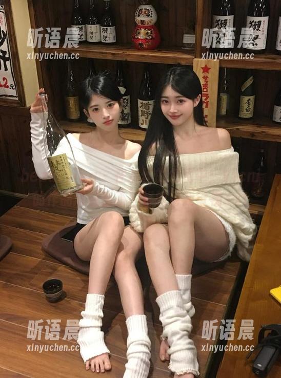 beautyleg-Vicni beautyleg - 在灰丝的包围中:Vicni的作品展现出不一样的自我审视.txt