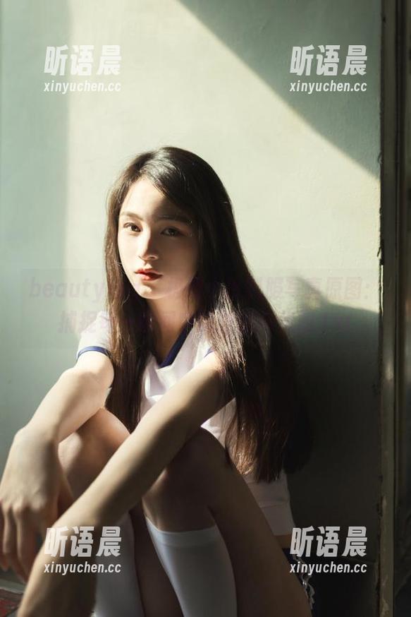 beautyleg-小玲 beautyleg - 极致小玲制服写真原图:捕捉每一瞬间中的性感与优雅.txt